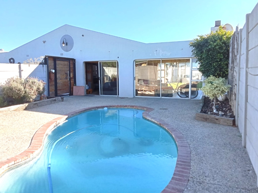 4 Bedroom Property for Sale in Bothasig Western Cape